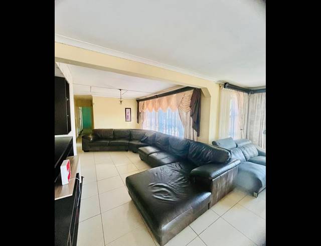 3 BEDROOM HOUSE FOR SALE IN NEWLANDS WEST